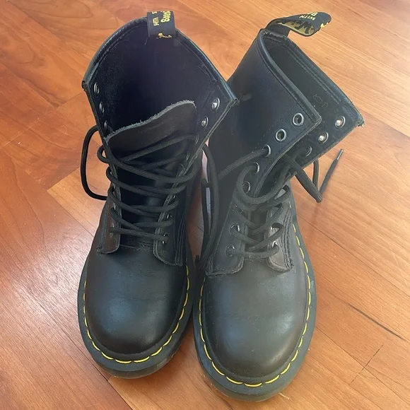 Dr. Martens 1460 Air Wair - Picture 1 of 5